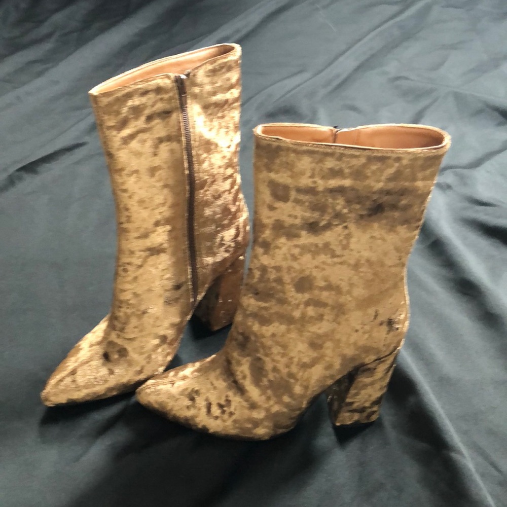 Olivia Miller brown velvet boots